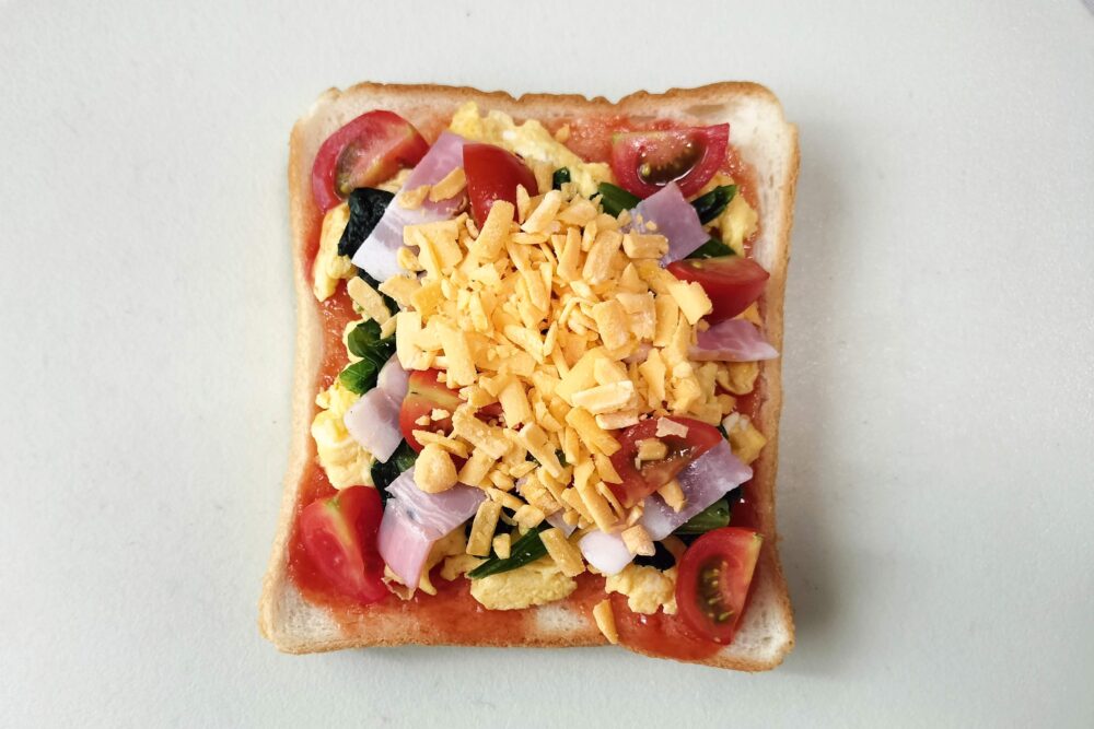 卵ほうれん草ベーコントースト