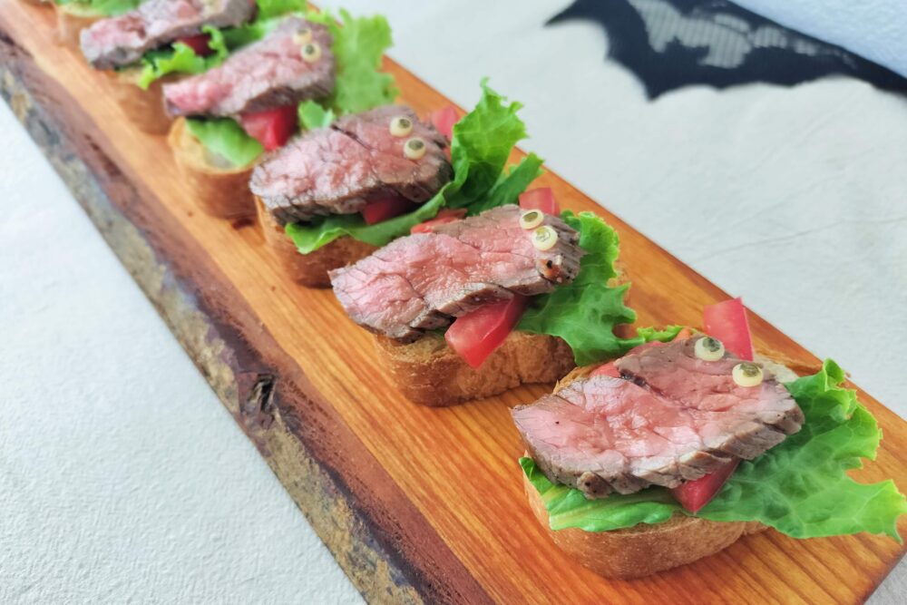 おばけローストビーフのブルスケッタ