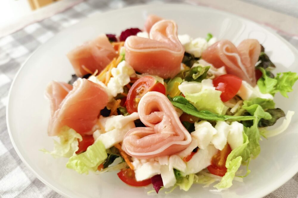 ハート生ハムのバレンタインサラダ