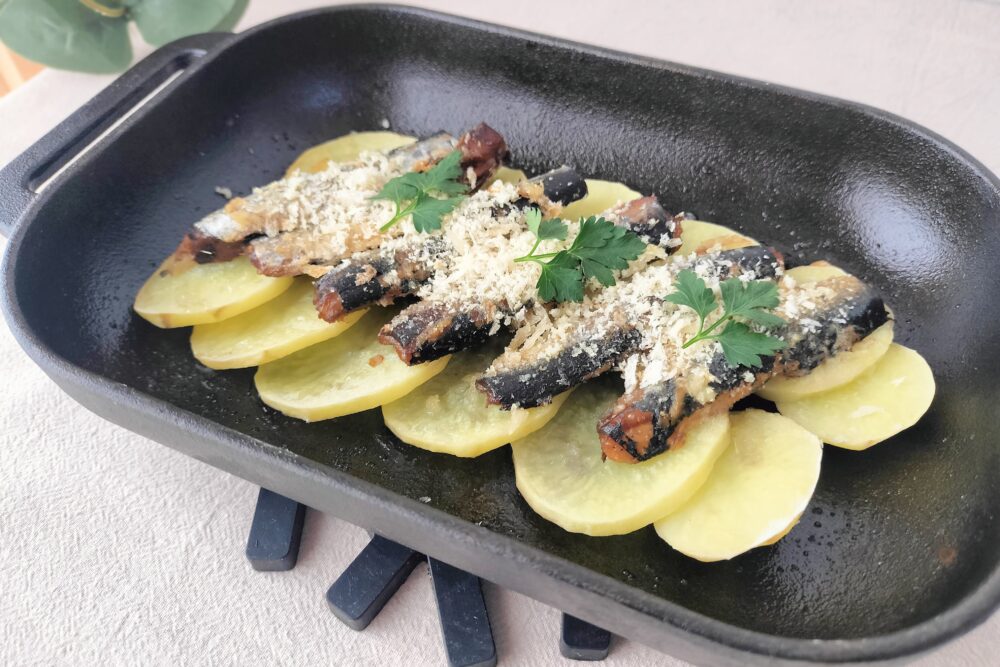 じゃがいもとオイルサーディンのオーブン焼き