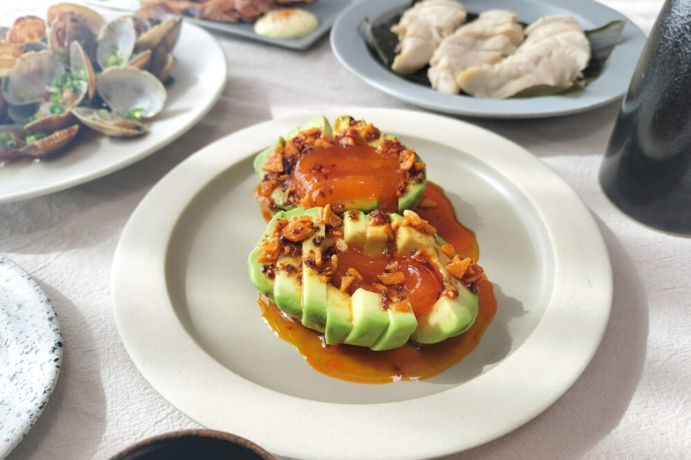 卵黄の醤油漬けアボカド乗っけ