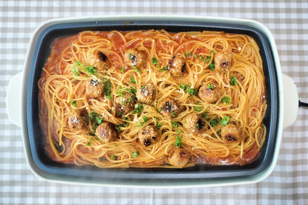 ホットプレートでミートボールパスタ