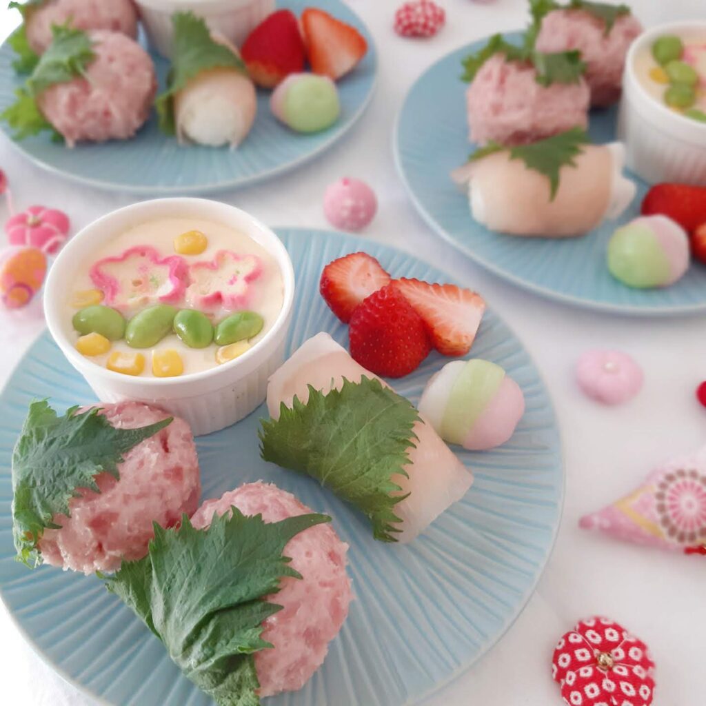 ひな祭り献立桜餅風手まり寿司とお花の茶碗蒸し
